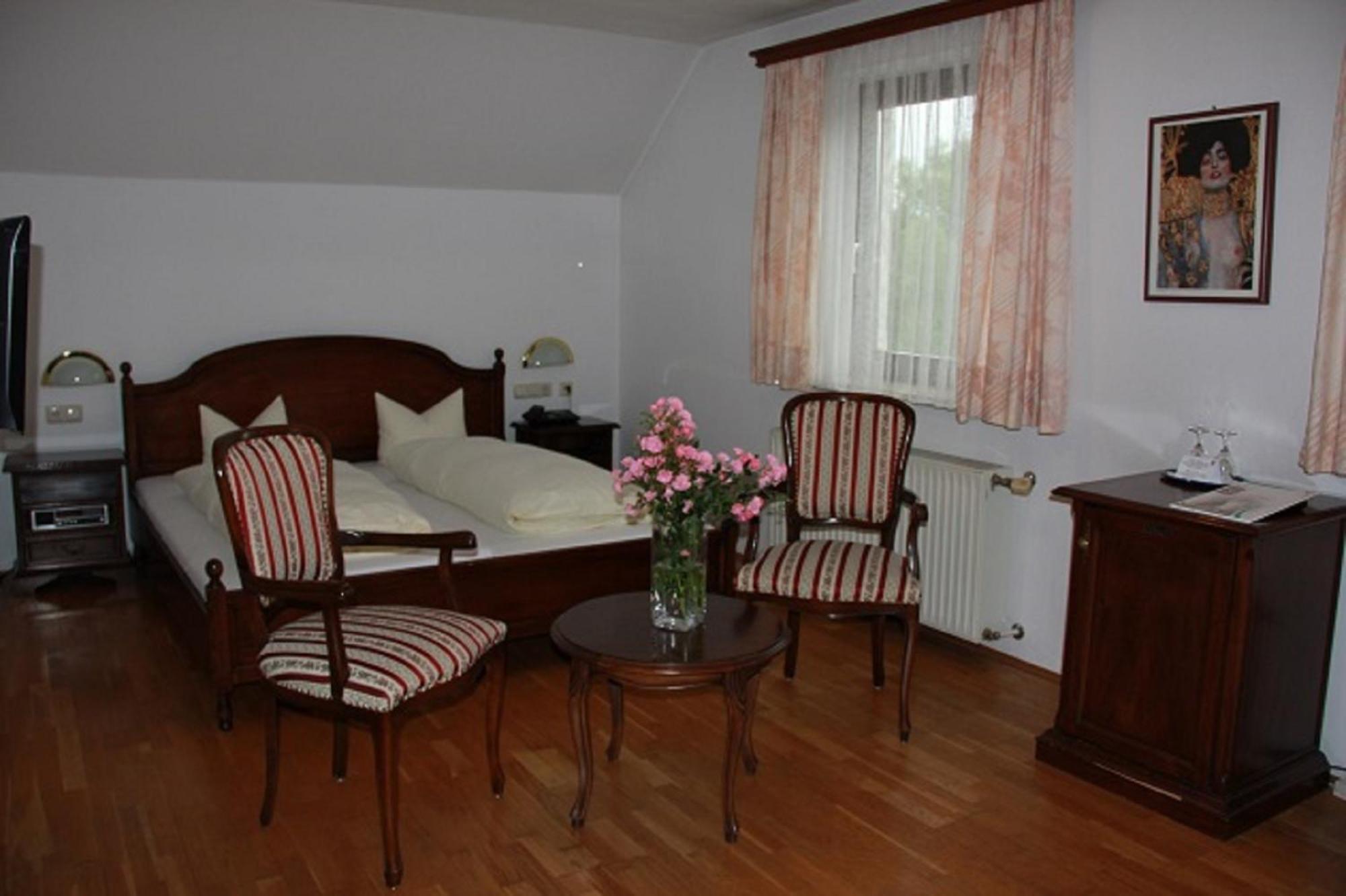 Landhotel St. Florian Sankt Florian am Inn Rum bild